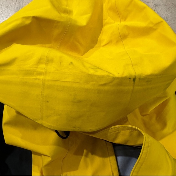 Nike Men's rare Nike ACG Gore-tex Waterproof Zipper Hooded lightweight jacket - Picture 5 of 13